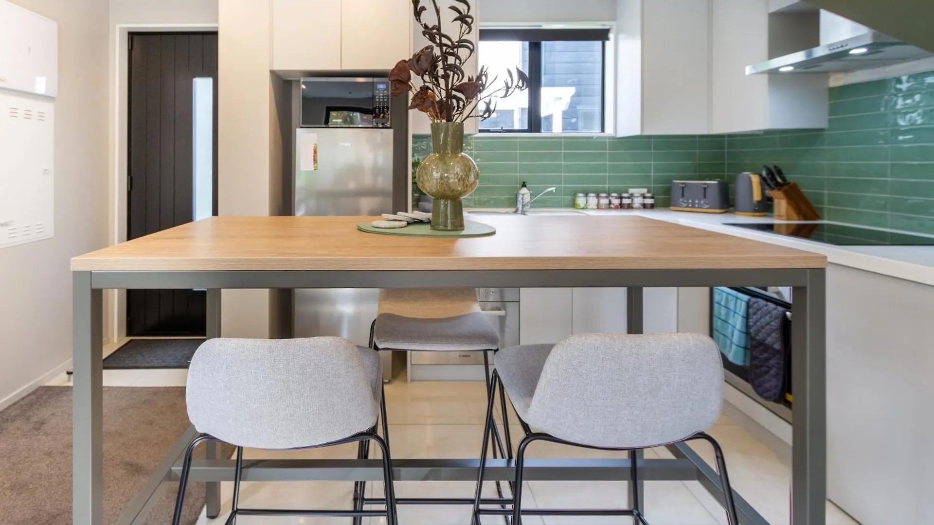 Latimer Square Luxe: 1Br W/ Sofa Bed Christchurch